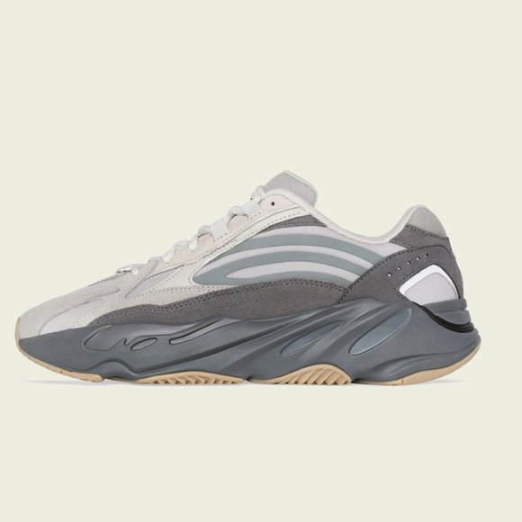 *Sold* NWT Yeezy Boost 700 v2 - Picture 2 of 8